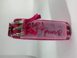 Online Astuccio Con Tre Cerniere E Tre Scomparti Di , In Robusto Poliestere, Completo Di Cancelleria, 18 Pennarelli File Giotto E 18 Matite Colorate Scuola