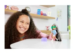 -Extra Minis Mini Bambola Articolata Con Giacca A Quadri E Morbidi Capelli Bicolore, Giocattolo Per Bambini 3+ Anni, Hgp64 Fashion Dolls