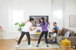 Hot Gioco Twister Air, Gioco Twister Con App Per Realta Aumentata, Si Collega A Dispositivi Smart, Giochi Attivi Per Feste, Dagli 8 Anni In Su Giochi In Scatola Per Famiglia