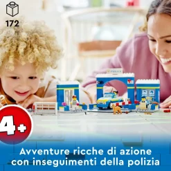 New 60370 Inseguimento Alla Stazione Di Polizia, Macchina E Moto Giocattolo, Minifigure E Cane, Giochi Per Bambini 4+ Mattoncini