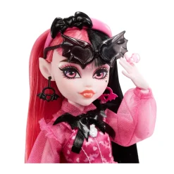 Sale Draculaura, Bambola Con Accessori E Cucciolo Di Pipistrello, Snodata E Alla Moda Con Capelli Rosa E Neri, Giocattolo Per Bambini, 4+ Anni, Hhk51 Fashion Dolls