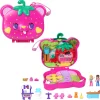 Cofanetto Orsetto Fragolino, Playset Da Viaggio Con Esterno Interattivo, 2 Micro Bambole E 12 Accessori Inclusi Mini Dolls