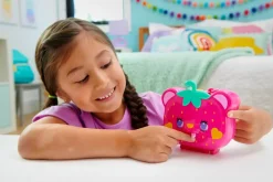 Cofanetto Orsetto Fragolino, Playset Da Viaggio Con Esterno Interattivo, 2 Micro Bambole E 12 Accessori Inclusi Mini Dolls